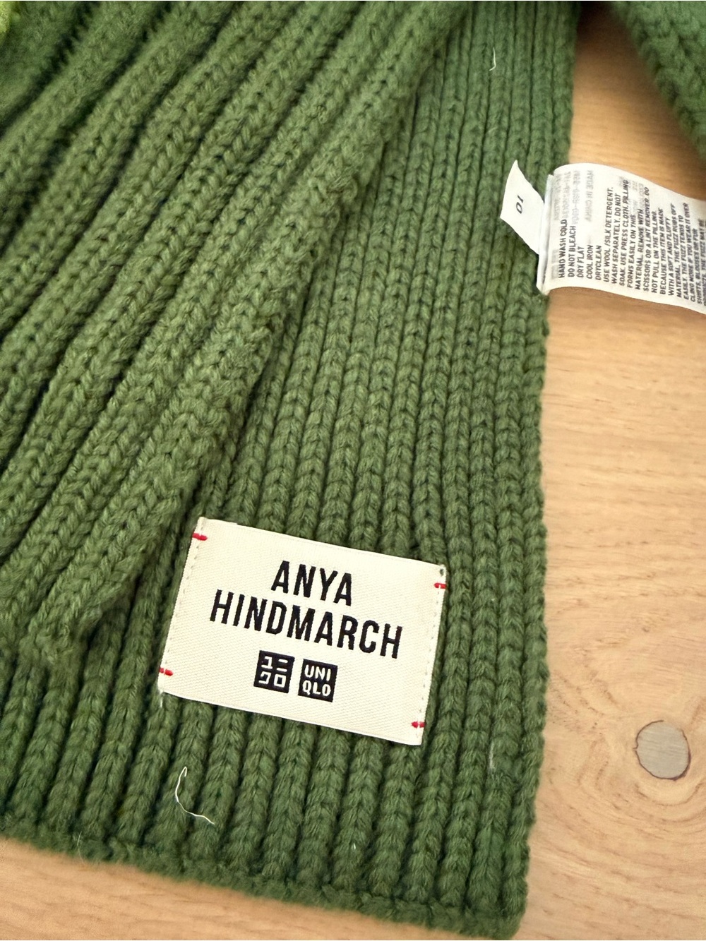 Anya Hindmarch X Uniqlo Green Knit Scarf and Mittens Set with Playful Eyes - Picture 3 of 4